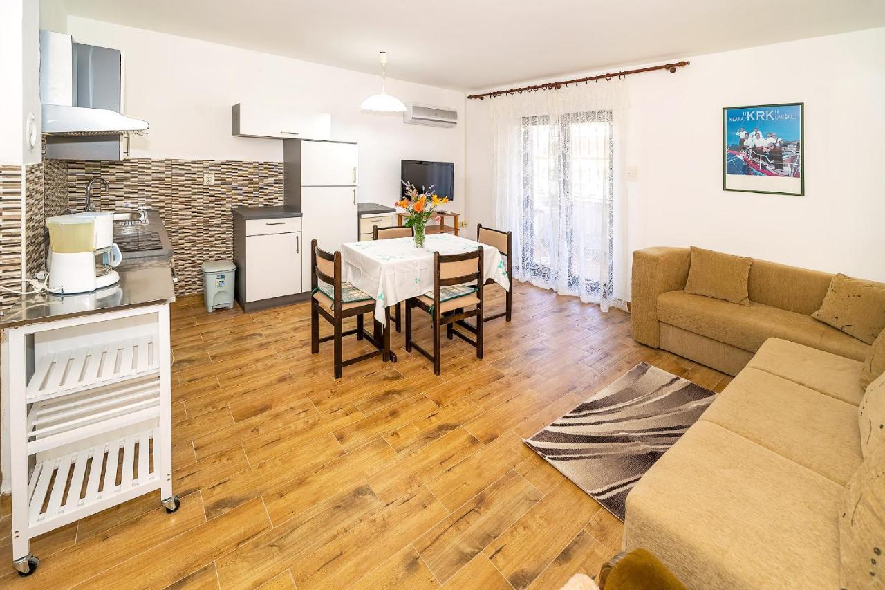 Apartments Jurina Krk Town Exterior photo