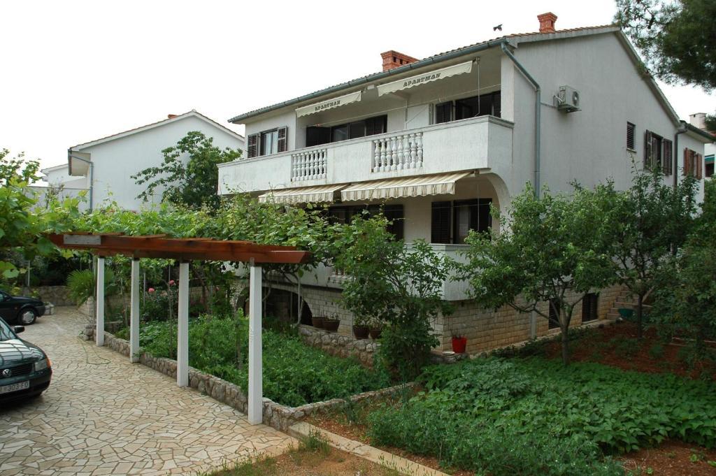 Apartments Jurina Krk Town Exterior photo